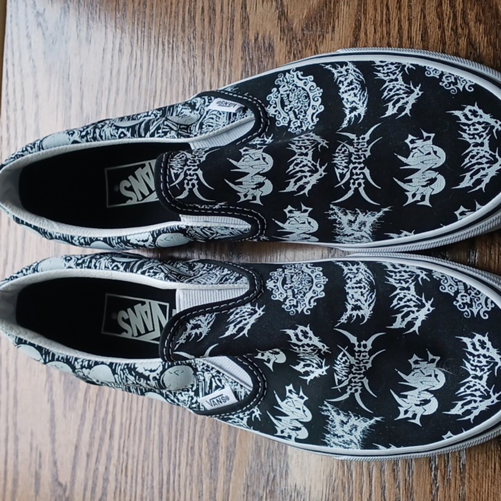 Mens Van's Skull slips on size 10.5